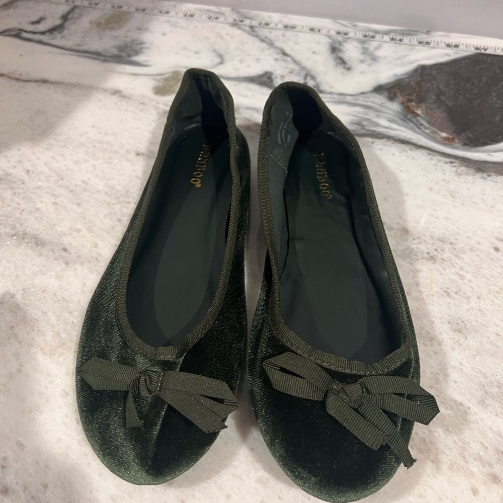 Women’s Bamboo slippers velvet dark green new without tags size 8